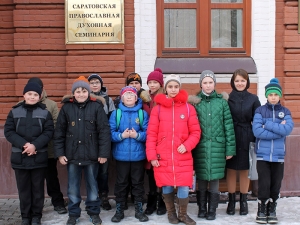 Гимназисты посетили музей истории Саратовской митрополии