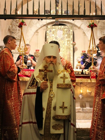 Митрополит Лонгин возглавил молебен святителю Николаю
