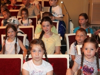 Воспитанники лагеря посетили театр фокусов «Самокат»