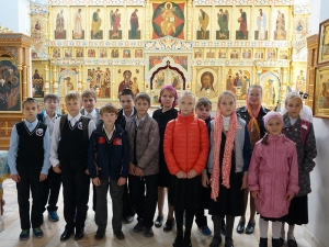 Гимназисты совершили поездку в Свято-Алексиевский женский монастырь