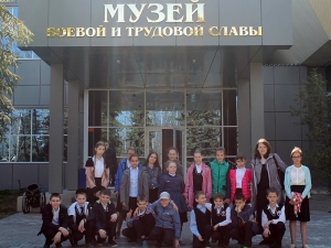 Гимназисты посетили экспозицию «Трудовая слава Саратовской области»