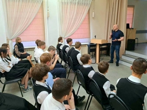 Член Общественной палаты Саратовской области Малявко Евгений Анатольевич пообщался с гимназистами на тему вреда курения