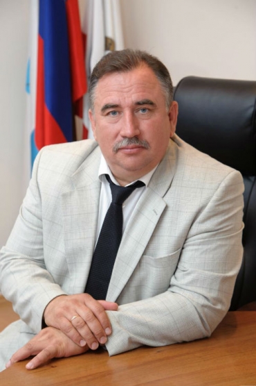 Поздравление В.Н. Сараева с праздником последнего звонка
