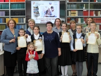 В дискуссионном клубе &laquo;ПроЧтение&raquo; прошла игра-викторина &laquo;Мама, папа, я &ndash; читающая семья&raquo;
