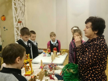 Гимназисты познакомились с &laquo;историей игрушки&raquo;