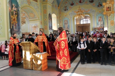 Воспитанники гимназии поклонились мощам первомученика Стефана