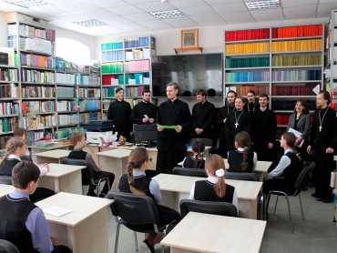 Студенты Саратовской православной духовной семинарии провели квест для гимназистов