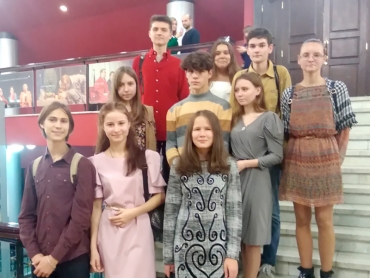 Гимназисты познакомились с пьесой А. Островского &laquo;Бешеные деньги&raquo;