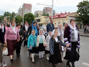 Гимназисты приняли участие в крестном ходе