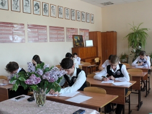 В 10 классе прошел первый экзамен