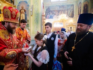 Гимназисты поздравили митрополита Игнатия с Пасхой Христовой