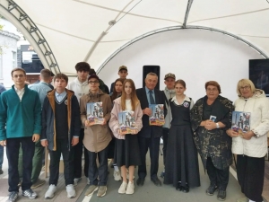 Гимназисты посетили книжную выставку