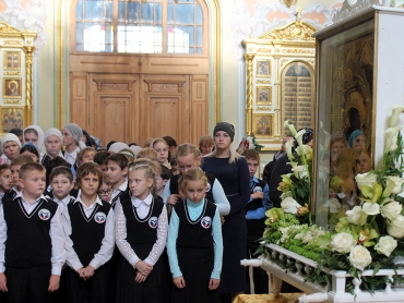 Гимназисты поклонились Феодоровской иконе Божией Матери