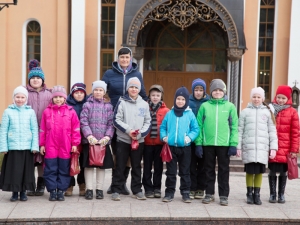 Первоклассники совершили поездку в Свято-Алексиевский женский монастырь