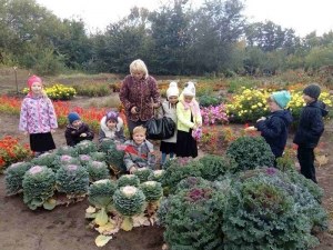 Первоклассники совершили поездку в Ботанический сад СГУ
