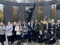 Гимназисты приняли участие в акции &laquo;Летят в бессмертие журавли!&raquo;