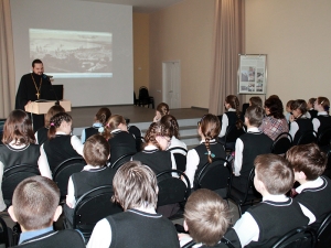 В гимназии начался курс лекций об утраченных святынях г. Саратова