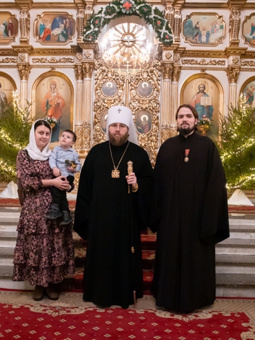 Митрополит Игнатий наградил духовника гимназии диакона Александра Салямова