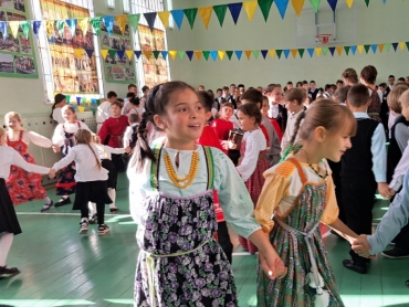 В гимназии прошёл фестиваль «Покровская ярмарка традиций»