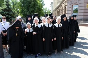 В день памяти святых равноапостольных Мефодия и Кирилла гимназисты приняли участие в Божественной литургии и крестном ходе