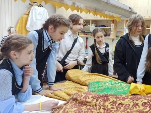 Ученики 6-7 классов побывали на экскурсии в пошивочной мастерской Саратовской митрополии