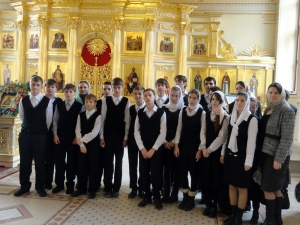 9 октября 2013 года гимназисты приняли участие в первой Божественной литургии в Иоанно-Богословском храме