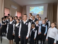Гимназисты и родительский комитет поздравили педагогов с Днём учителя