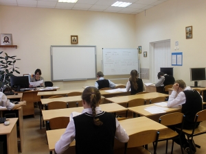 Девятиклассники приняли участие в РПР по математике