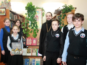 В дар гимназии была передана православная и художественная литература