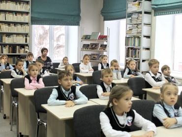 Гимназисты познакомились с книгой &laquo;Собор Саратовских святых&raquo;