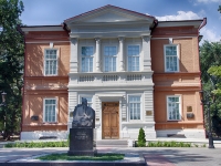 Десятиклассники посетили выставку &laquo;Янтарь, коралл, жемчуг&raquo;