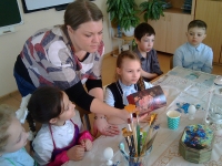 Во 2.2 классе прошел мастер-класс по декупажу пасхальных яиц
