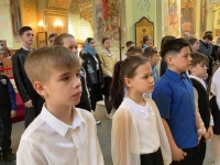 Учащиеся 4 и 8.2 классов приняли участие в Литургии Преждеосвященных Даров