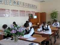 В 10 классе прошел первый экзамен